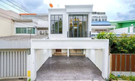 ขายทาวน์เฮาส์ - ขายบ้านเอกมัย 12 สุขุมวิท House for sale Ekkamai ทาวน์โฮมเอกมัย 4 ห้องนอน ที่ดิน 33 ตร.ว บ้านสวยทำใหม่พร้อมอยู่ ใกล้ BTS เอกมัย 2 นาที ถึงทองหล่อ