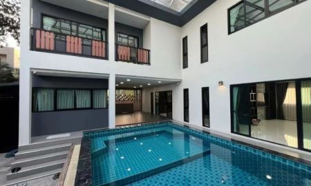 ให้เช่าบ้าน - ให้เช่า บ้านเดี่ยว 3ชั้น บ้านพร้อมสระว่ายน้ำ Modern Style พร้อมตกแต่ง Build IN ซอยเลี่ยงเมือง ปากเกร