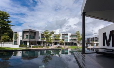 ขายทาวน์เฮาส์ - มาลาดา เมซ หางดง ทาวน์โฮม 2 ชั้น Modern Minimalist Style