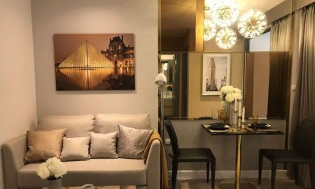 คอนโด - ขายให้เช่า คอนโดหรูพร้อมอยู่กลางเมือง โครงการ เมโทรลักซ์ โรสโกลด์ พหลโยธิน-สุทธิสาร ห้อง Pool Access สไตล์รีสอร์ท