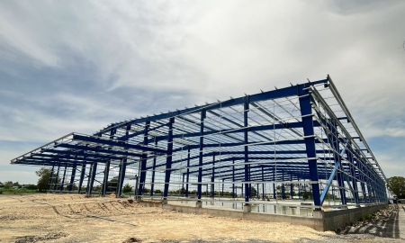 ให้เช่าโรงงาน / โกดัง - โกดังคลังสินค้าให้เช่าใกล้นิคมปิ่นทองอยู่อำเภอศรีราชาจังหวัดชลบุรีสร้างใหม่ขนาดพื้นที่6,480 ตรม.