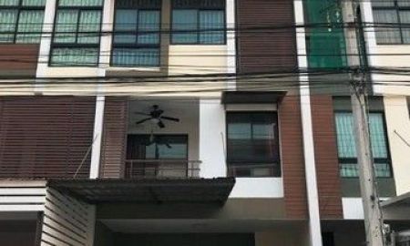 ขายทาวน์เฮาส์ - ขายพร้อมผู้เช่าทาวน์โฮม 3 ชั้น ม.ซิกเนเจอร์ เพชรเกษม 69 Built-in สวยพร้อมเฟอร์นิเจอร์