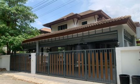 ให้เช่าบ้าน - บ้านให้เช่ารีโนเวทใหม่ ถ.กรุงเทพกรีฑา 3นอน4น้ำ จอดรถได้4-5คัน ด้านหลังต่อเติมเป็นห้องทำงาน2ห้อง ใกล้สนามกอล์ฟยูนิโก้/โรงเรียนนานาชาติเวลลิงตัน