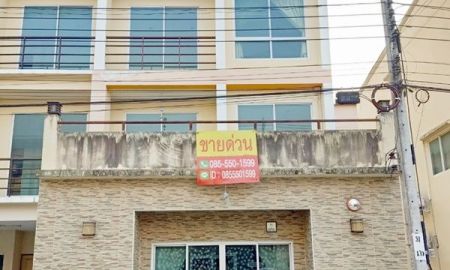 ขายทาวน์เฮาส์ - ขายทาวน์โฮม 3 ชั้น ซ.เลียบวารี 25/1 หมู่บ้านเพ็ญศิริ 4 ทำเลต้นโครงการ เนื้อที่ 20.7 ตรว. ต่อเติมเต็ม +เทอเรสหน้า-หลัง ราคา 2,500,000 บาท