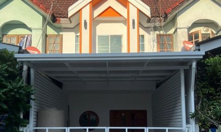 ขายทาวน์เฮาส์ - ขายทาวน์เฮ้าส์ 2 ชั้น รีโนเวทใหม่ทั้งหลัง บ้านกลางซอยวิลเลจ 2 ลำลูกกาคลอง 4 ลำลูกกา จ.ปทุมธานี.