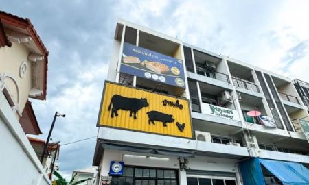 ขายอาคารพาณิชย์ / สำนักงาน - ขายตึกแถว 3.5 ชั้น หน้าหมู่บ้าน ห้อGroove Ville Bangnaงมุม ทำเลทอง ใกล้ Mega บางนา