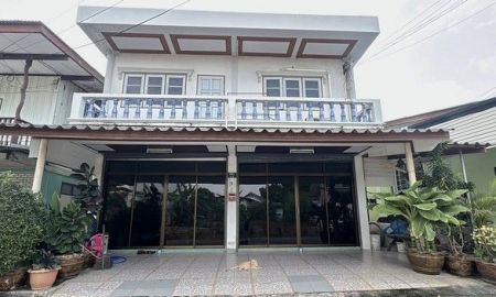 ขายบ้าน - ขายบ้าน2ชั้นติดทะเลอยู่ห่างหาดประมาณ100เมตร โรงโป๊ะฝั่งทะเล เนื้อที่ 34 ตรว. 2ห้องนอน 2ห้องน้ำ ซอยบางละมุง6 ชลบุรี