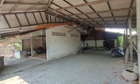 ขายบ้าน - บ้านพร้อมที่ดิน 104 ตร.ว. 2นอน2น้ำ (เหมาะทำกิจการหรือโกดังเก็บของ ติดถนนในหมู่บ้าน)
