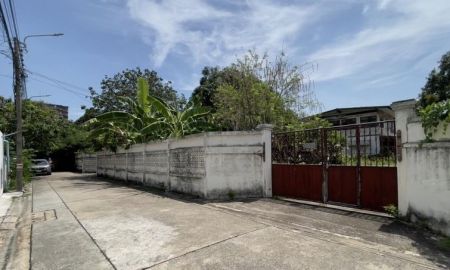 ขายที่ดิน - ขายที่ดินลาดพร้าวซอย1 แยก19 พื้นที่215ตรว. ขาย25ล้านบาท ใกล้เซ็นทรัลลาดพร้าว ใกล้รถไฟฟ้า3สาย ที่ดินถมแล้ว สภาพแวดล้อมดี ถ้าเห็นแล้วต้องชอบ