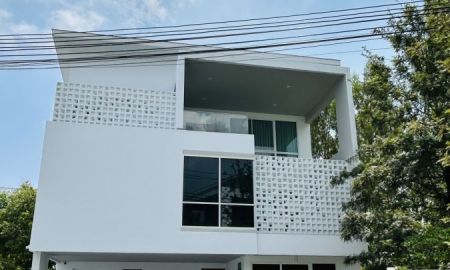 ขายบ้าน - ขายบ้านเดี่ยว โทนสีขาว โปร่งใส่ สะอาดตา รับทรัพย์ อยู่แล้วสงบสุข สบายใจ