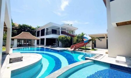 ขายบ้าน - ขายบ้านเดี่ยว 2 หลังในพื้นที่ 1 ไร่ เป็นพูลวิลล่าในหมู่บ้านภูธารา ใจกลางหนองปรือ