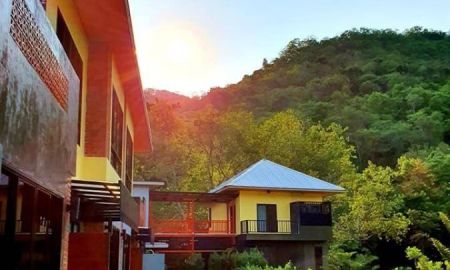 ขายบ้าน - ขายบ้านติดน้ำลำตะคอง เขาใหญ่ ถนนธนะรัชต์ หมูสี ที่ดินพร้อมบ้านพูลวิลล่าริมน้ำเขาใหญ่ ปากช่อง ใกล้ปาลิโอ เทมส์ ทางขึ้นอุทยานแห่งชาติเขาใหญ่ เหมาะโรงแรม