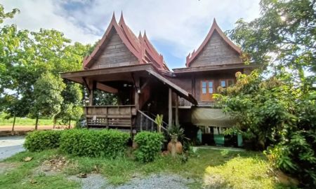 ขายบ้าน - ขายบ้านไม้ทรงไทย 3 หลัง พร้อมที่ดินแปลงสวย(โฉนด) เนื้อที่ 2 ไร่ อำเภอเมือง นครราชสีมา
