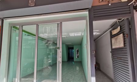 อาคารพาณิชย์ / สำนักงาน - เซ้ง เช่า 1ร้านค้า + 2ห้องเช่า + 1ห้องแม่บ้าน ซอยนวมินทร์105 หากระยะยาวราคาพิเศษ ประกอบธุรกิจ และ2ห้องเช่า