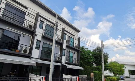 ขายทาวน์เฮาส์ - ขายทาวน์โฮม 3 ชั้น หมู่บ้านบ้านกลางเมือง ราชพฤกษ์ - รัตนาธิเบศร์ ทำเลดี เดินทางสะดวก ใกล้รถไฟฟ้า MRT บางรักใหญ่