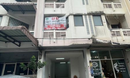 ขายอาคารพาณิชย์ / สำนักงาน - อาคารพาณิชย์ พัฒนาการ 74 สามชั้นครึ่ง รีโนเวทแล้วปูกระเบื้องใหม่ทั้งหลัง