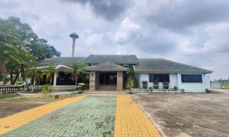 ขายที่ดิน - ขายที่ดินพร้อมสิ่งปลูกสร้างบ้านชั้นเดียว ขนาด 94-2-90 ไร่ (37,890 ตร.ว.) โครงการคีรีทอง ต.ธงชัย อ.เมืองเพชรบุรี จ.เพชรบุรี ติดถนนเลียบคลอง