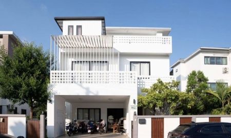 ขายบ้าน - บ้านเดี่ยว 3 ชั้น ใจกลางเชียงใหม่ ติดสนามบิน | น้ำไม่ท่วม | วิวเครื่องบินจากดาดฟ้า เพียง 7.9 ล้าน | เจ้าของขายเอง | คุ้มทุกตารางเมตร!