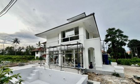 ขายบ้าน - บ้านเดี่ยว 2 ชั้น พร้อม สระว่ายน้ำส่วนตัว ในทำเลสงบ ห่างถนนรอบเกาะเพียง 200 ม.