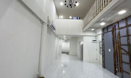 ทาวน์เฮาส์ - ขายและให้เช่า ทาวน์โฮม 3.5 ชั้น ลาดพร้าว 71 นาคนิวาส 27 ตกแต่งภายในอย่างดี เหมาะทำออฟฟิศและอยู่อาศัย