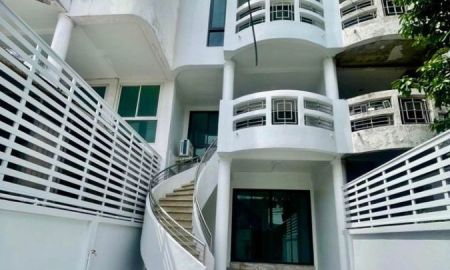 ให้เช่าทาวน์เฮาส์ - ให้เช่าทาวน์โฮม 4 ชั้น ย่านบางเขน ซอยรามอินทรา ใกล้เซ็นทรัล รามอินทรา แอร์ 4 เครื่อง เหมาะทำโฮมออฟฟิศ ให้จดทะเบียนบริษัท
