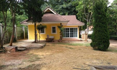 ขายที่ดิน - ขายที่ดินพร้อมสิ่งปลูกสร้าง 87 ตร.ว. ถนนธนะรัชต์ ทางขึ้นเขาใหญ่ บรรยากาศดีพร้อมอยู่ ปากช่อง นครราชสีมา