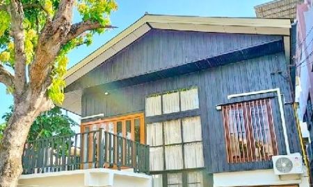 ให้เช่าบ้าน - บ้านทรงไทย 242ตร.ม.62 ตร.วา. รับจดบริษัทได้ MRT สุทธิสาร 600 ม.ให้เช่าบ้านเดี่ยว 2 ชั้น ทำเป็น Airbnb ร.นานาชาติเดอะรีเจ้นท์ 3.8 กม.3 นอน