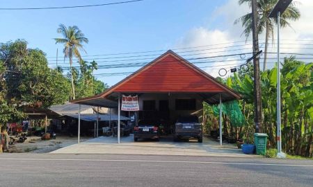 ขายบ้าน - ขายถูกมาก!! บ้านพร้อมที่ดิน 123 ตร.ว. ติดถนน ทำเลดี อ.เมือง จ.ชุมพร ใกล้ใจกลางเมืองชุมพรเพียง 5 กม.