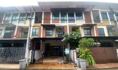 ขายบ้าน - ขายทาวน์โฮมสามชั้น โครงการซิกเนเจอร์ วิภาวดี 60 บ้านสวยทำเลดี พร้อมอยู่