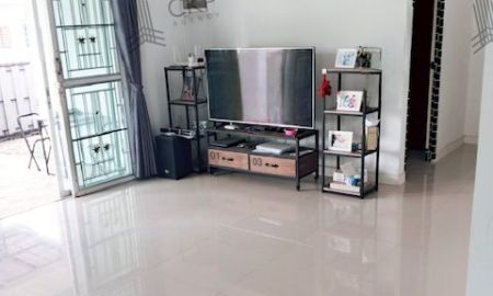 ขายบ้าน - บ้านเดี่ยว เดอะแกรนด์ อมตะ ใกล้นิคมอมตะ แค่ 10 นาที ต่อเติมพร้อมเข้าอยู่ หน้ากว้างจอดรถได้ถึง 2 คัน อยู่ใกล้ตลาดนัด