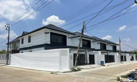 ขายบ้าน - บ้านเดี่ยวสร้างใหม่ใกล้ตลาดเวิล์ดมาร์เก็ต ไม่มีค่าส่วนกลาง