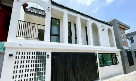 ขายทาวน์เฮาส์ - ขายทาวน์เฮ้าส์ 2 ชั้น ซอยพหลโยธิน48 ปรับปรุงรีโนเวทใหม่ทั้งหลังสวยพร้อมเข้าอยู่ ใกล้สวนกีฬารามอินทรา เซ็นทรัลรามอินทรา BTS