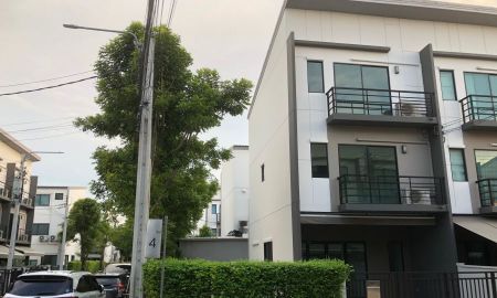ขายทาวน์เฮาส์ - ขายบ้านกลางเมือง รามอินทรา-วัชรพล บ้านเลขที่ 9/71 ตั้งอยู่หัวมุมซอย 4 ทาวน์โฮม/Home Office 3ชั้น ยังไม่เคยมาอยู่อาศัย สภาพใหม่มาก ซื้อไว้ทำเป็น Office