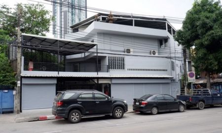 อาคารพาณิชย์ / สำนักงาน - ขายเช่า ตึกแถว 2 คูหา ติดกัน พระราม 3 ช่องนนทรี ยานนาวา พร้อมผู้เช่า ใกล้ ห้างโลตัส ใกล้ ทางด่วน