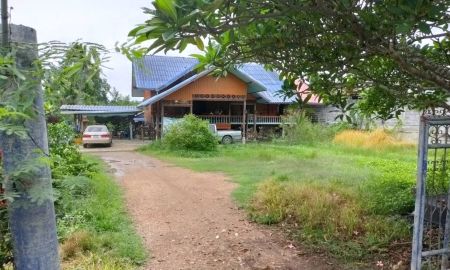 ขายบ้าน - ขายที่ดินพร้อมบ้านชั้นเดียว ติดถนนเลียบคลอง10 รังสิต-นครนายก หนองเสือ พื้นที่ 400 ตรว. สามารถทำสวนได้อยู่ติดถนน หน้ากว้าง 20 เมตร