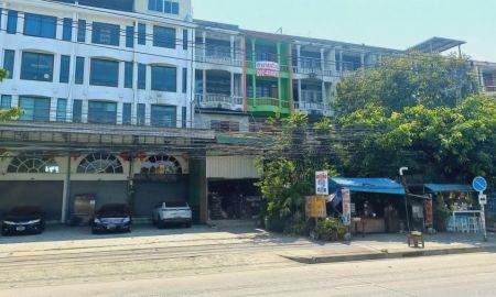 ขายอาคารพาณิชย์ / สำนักงาน - ขายด่วนตึกแถว 4.5 ชั้น ติดถนนเทพารักษ์ หน้าหมู่บ้านพัดชา พื้นที่ 37 ตรว. ราคาต่อรองได้