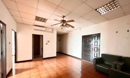 ขายคอนโด - For Sale] ขายคอนโด 2 ห้องนอน ถูกสุดในโครงการ คันทรี คอมเพล็กซ์ บางนา (Country Complex Bangna) ที่จอดรถ 2 คัน ใกล้ BTS บางนา