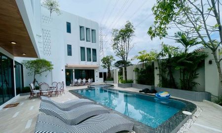 ขายบ้าน - บ้านพูลวิลล่าสร้างใหม่ สไตล์โมเดิร์น แปลงมุม ติดสระน้ำ วิวดอยสุเทพ