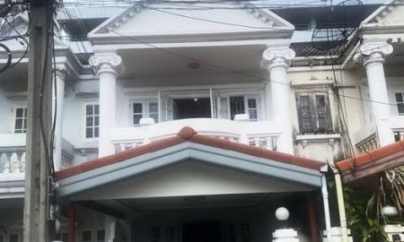 ขายทาวน์เฮาส์ - ขายทาวน์เฮ้าส์ หมู่บ้านเอเวอร์กรีน บางนา-ตราด กม.5 ใกล้รถไฟฟ้าสายสีเหลือง พื้นที่ 18 ตรว. 2 ชั้น ขายถูกในย่านนี้ บ้านรีโนเวทใหม่ทั้งหลัง