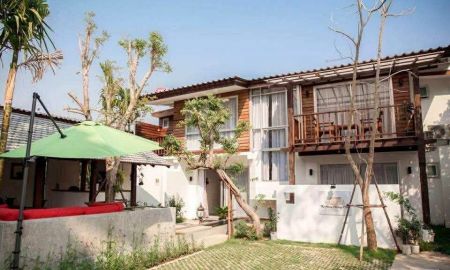 ขายบ้าน - ขายบ้านแถวคูเมืองร่มรื่นกลางเมืองเชียงใหม่พร้อมโอน