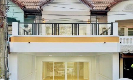 ขายทาวน์เฮาส์ - รีโนเวทใหม่ทาวน์เฮ้าส์ 18 ตร.ว หมู่บ้านกฤษติยา 3 ซอย วัดกู้ (ซ.สุขาประชาสรรค์ 3 ) สวยพร้อมอยู่ จัดกู้ฟรี