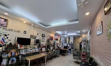 ขายอาคารพาณิชย์ / สำนักงาน - ขายอาคารพาณิชย์ 3 ชั้น 20 วา พร้อมกิจการร้านเสริมสวย หมู่บ้าน ต รวมโชค โชคชัย 4 ซอย 54 แขวงลาดพร้าว เขตลาดพร้าว กทม.