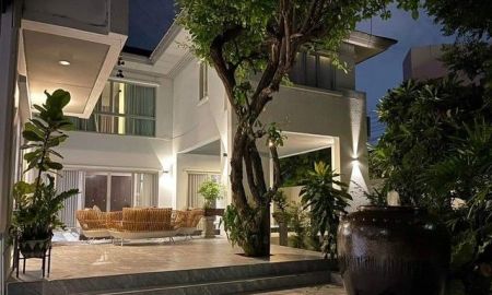 ให้เช่าบ้าน - ให้เช่าบ้านเดี่ยวหลังมุม 134 ตรว. 5 ห้องนอน หมู่บ้านโนเบิลทารา พัฒนาการ สระว่ายน้ำส่วนตัว เฟอร์พร้อมอยู่ ใกล้ MRT สายสีเหลือง