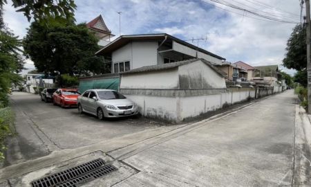ขายที่ดิน - ขายที่ดินแถมบ้าน ถนนประชาชื่น ซอยคลังมนตรี7-1 บ้านมุม ติดถนน 3 ด้านพื้นที่ 111 ตรว.ใกล้รถไฟฟ้า สถานีบางซ่อน