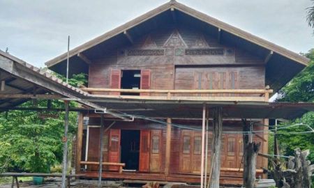 ขายบ้าน - ขายบ้านไม้พร้อมที่ดิน 3 ไร่ 3 งาน บ้านสวยไม้สักทอง พร้อมอยู่ ตำบลตลิ่งชัน เมืองสุพรรณบุรี