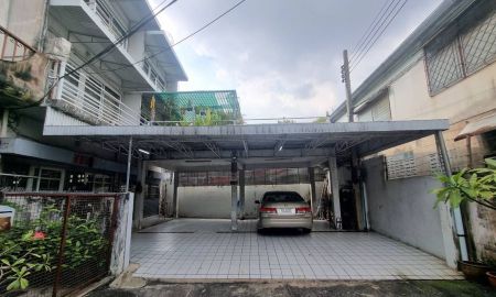 ขายอาคารพาณิชย์ / สำนักงาน - ขายบ้าน 3 ชั้น 7 ห้องนอน ทำเลดีเยี่ยม อยู่ระหว่างซอยสาธุประดิษฐ์ 40 และ 42 ขนาด 44 ตร.ว.