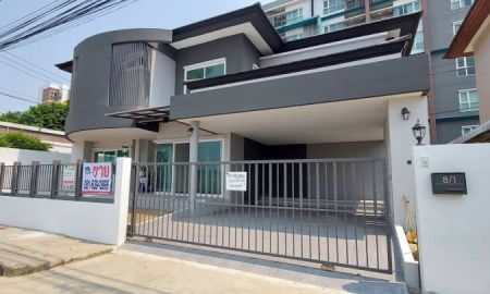 ขายบ้าน - ขายบ้านเดี่ยว 2 ชั้น เนื้อที่ 73.2 ตร.ว ทำเลดี ใกล้รถไฟฟ้า**หลังห้างซีคอนสแควร์ ซ.ศรีนครินทร์ 49 หนองบอน ประเวศ **บ้านพร้อมอยู่ รีโนเวทใหม่ 100%