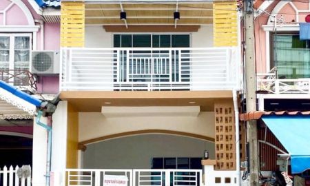 ขายทาวน์เฮาส์ - ทาวน์เฮาส์ 2 ชั้น หมู่บ้านมนวดี บางบัวทอง ถนนวัดลาดปลาดุก ถนนเมน ฟรีโอน