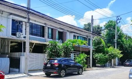 ให้เช่าทาวน์เฮาส์ - รร.นานาชาติร่วมฤดี 2กม. 3นอน รามคำแหง174 MRT มีนพัฒนา 1.3กม.ทาวน์โฮม 2 ชั้น 27ตร.วา. 217ตร.ม2น้ำ พร้อมเฟอร์ เครื่องใช้ไฟฟ้า