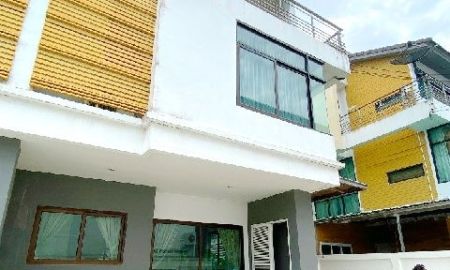 ให้เช่าบ้าน - ตลาดสดท่าอิฐ 1.5 กม. MRT บางรักใหญ่ 600 ม. คฤหาสน์หรู แนวตั้งเฟอร์ครบ 3 ชั้น ให้เช่าพร้อมเฟอร์ 5แอร์ 37 ตร.วา. นานาชาติดีบีเอส 3.7 กม.